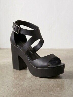 NWOT Chinese Laundry 9 Y2K Whimsigoth Goth Punk Steampunk Chunky Open Toe Heels